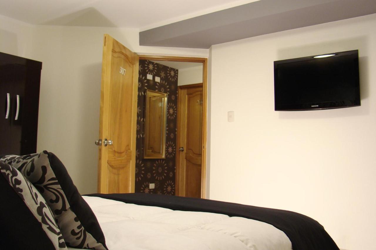 Hostal Media Luna Trujillo Exterior photo