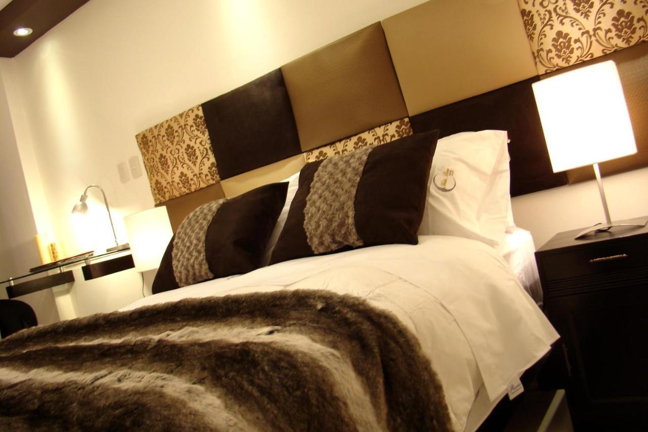 Hostal Media Luna Trujillo Room photo
